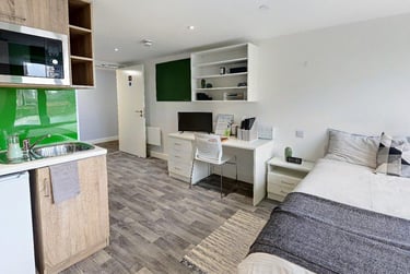 1 bed studio, Denham Street, Westcombe Park, London, SE100XU - Image 1